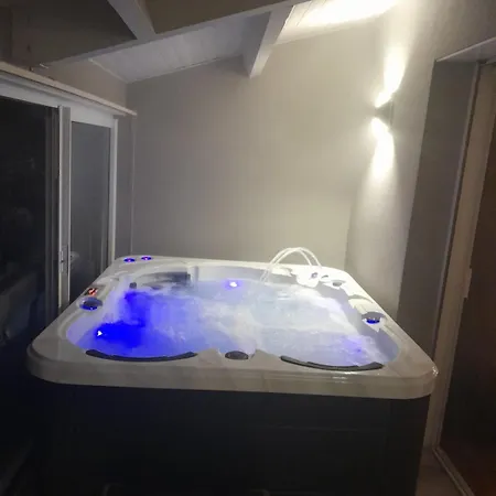 Proche D'ax Les Thermes Detente Et Relaxation Jusqu'a 8 Pers Dans La Maison De Veronique Avec Piscine Terrain De Petanque Et Jacuzzi Villa *