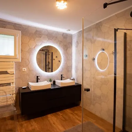 Proche D'ax Les Thermes Detente Et Relaxation Jusqu'a 8 Pers Dans La Maison De Veronique Avec Piscine Terrain De Petanque Et Jacuzzi